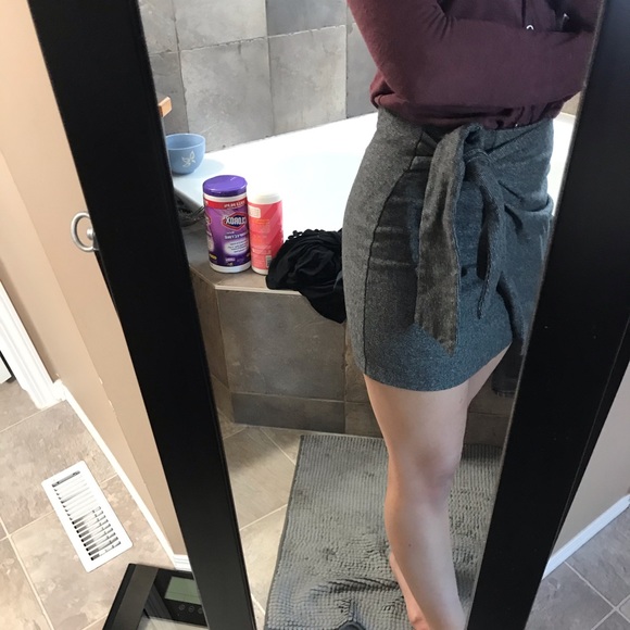 ARITZIA: Wilfred grey tweed mini skirt - Picture 3 of 6